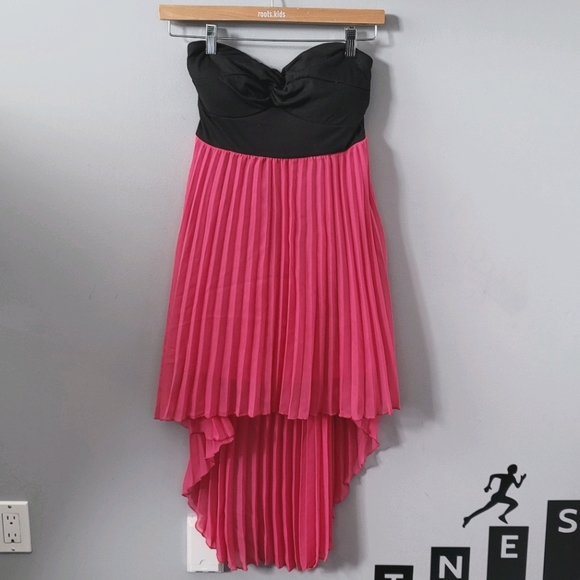 High-Low Chiffon Pleated Dress - Picture 4 of 8